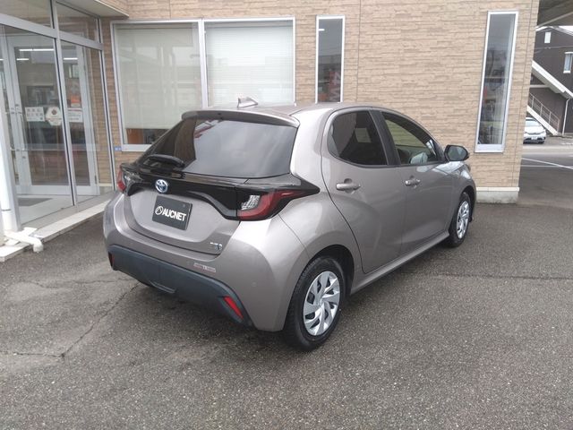 TOYOTA YARIS HYBRID 2021