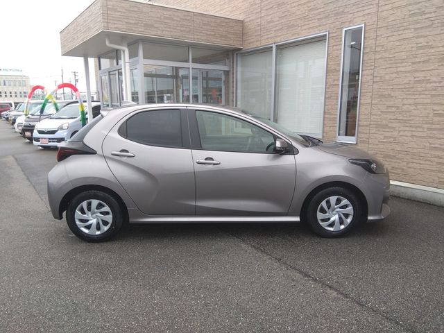 TOYOTA YARIS HYBRID 2021