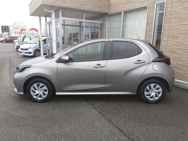 TOYOTA YARIS HYBRID 2021