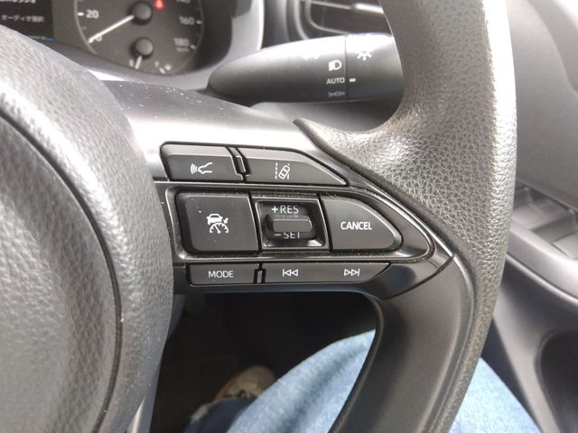 TOYOTA YARIS HYBRID 2021