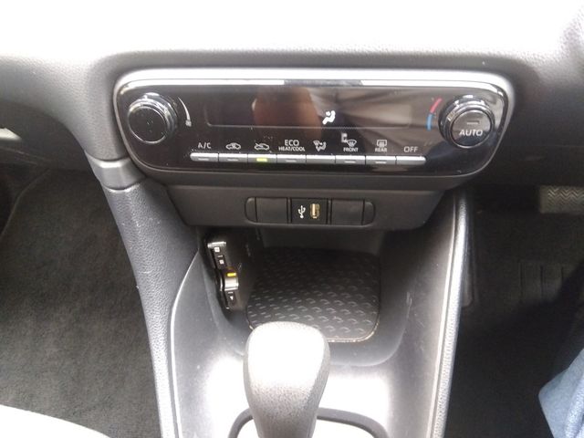 TOYOTA YARIS HYBRID 2021