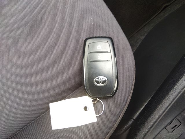 TOYOTA YARIS HYBRID 2021