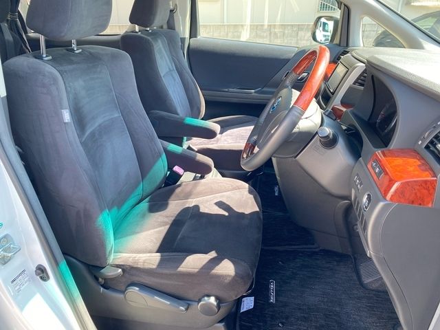 TOYOTA VELLFIRE 2009