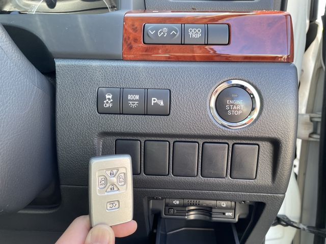 TOYOTA VELLFIRE 2009