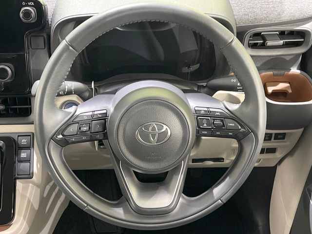 TOYOTA SIENTA HYBRID 2022