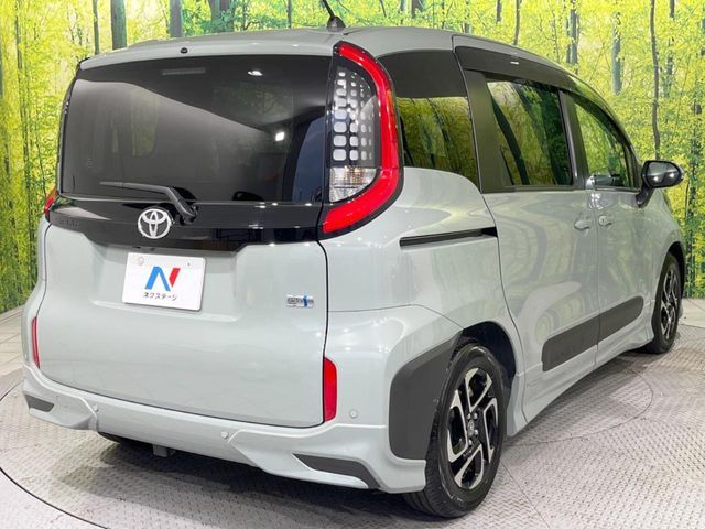 TOYOTA SIENTA HYBRID 2022
