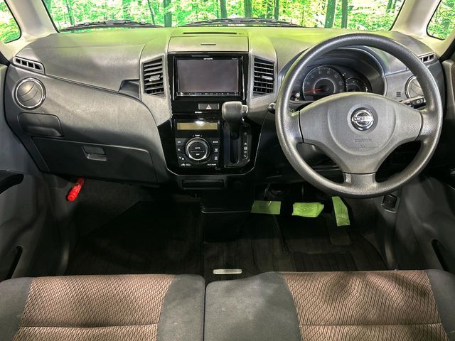 NISSAN ROOX 2011