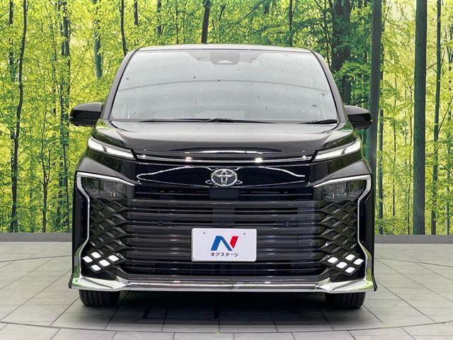 TOYOTA VOXY 2024