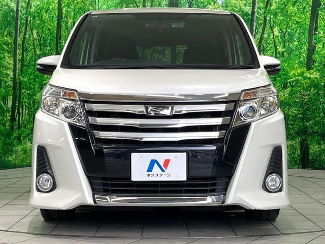 TOYOTA NOAH 2015