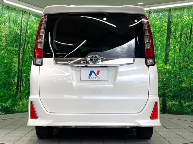 TOYOTA NOAH 2015