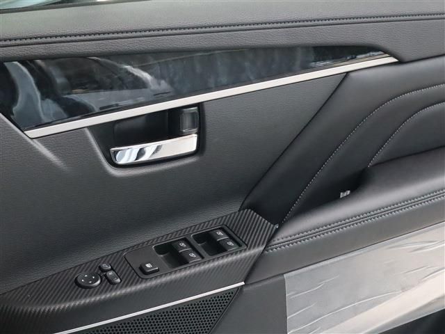 MITSUBISHI DELICA D:5 4WD 2025