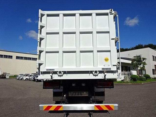 MITSUBISHI FUSOU SUPER GREAT 2025