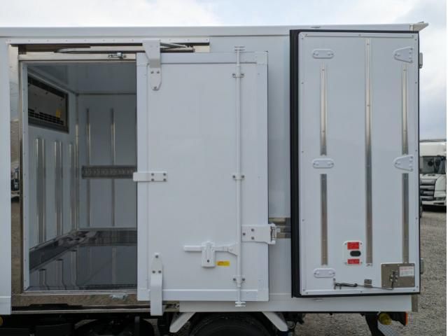 MITSUBISHI CANTER 2025