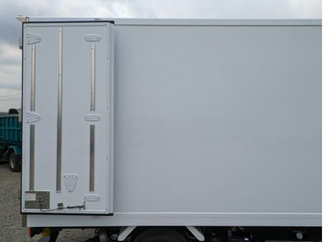 MITSUBISHI CANTER 2025