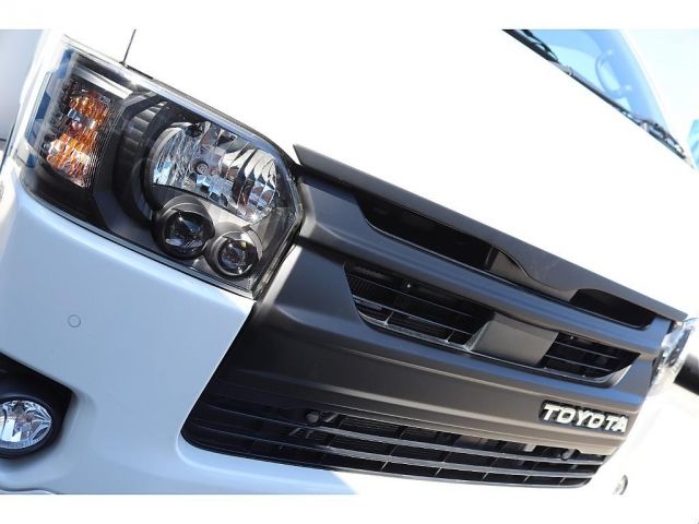 TOYOTA HIACE van 4WD 2022