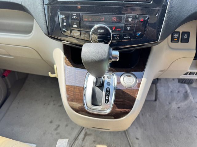 NISSAN SERENA  S-HYBRID 2013