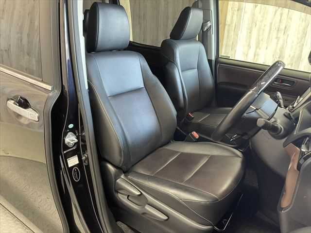 TOYOTA ESQUIRE HYBRID 2014