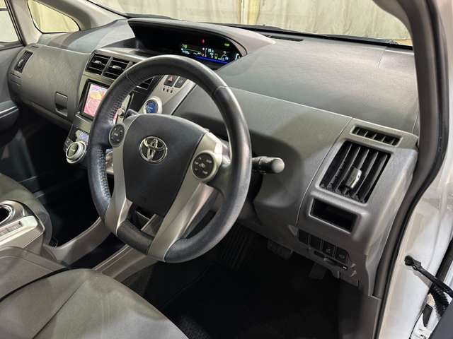 TOYOTA PRIUS Alpha 2013