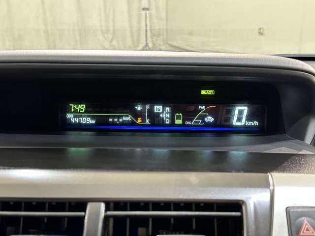 TOYOTA PRIUS Alpha 2013