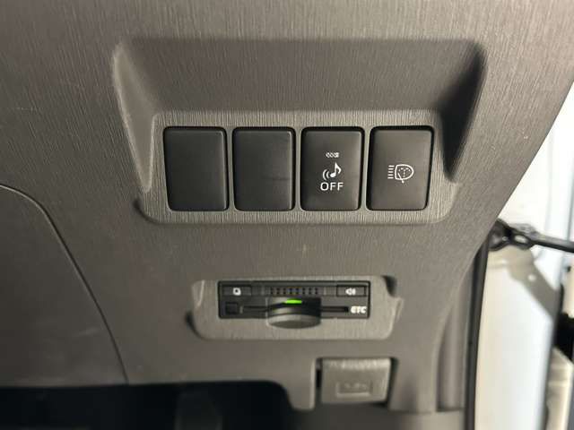 TOYOTA PRIUS Alpha 2013