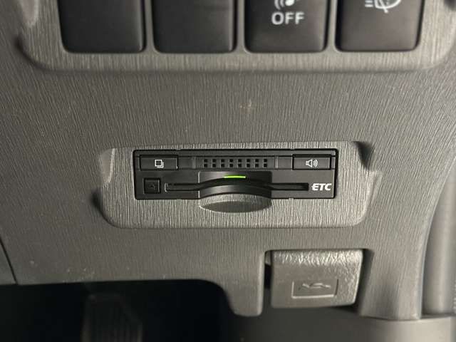 TOYOTA PRIUS Alpha 2013