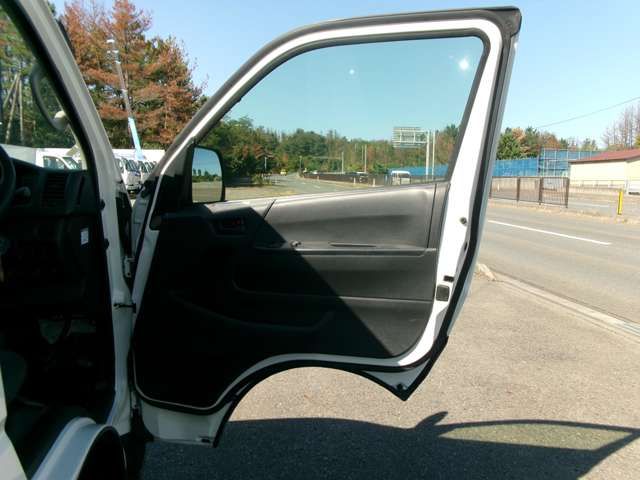 TOYOTA HIACE van 4WD 2016