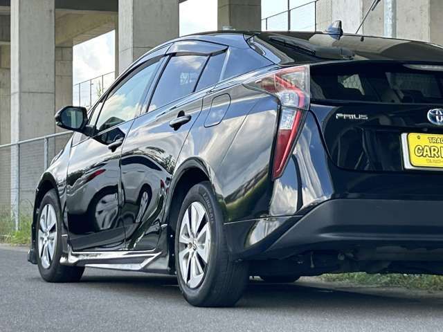 TOYOTA PRIUS 2016