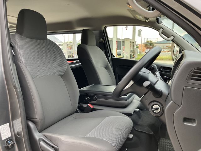 NISSAN CARAVAN van 1.2t 2WD 2023