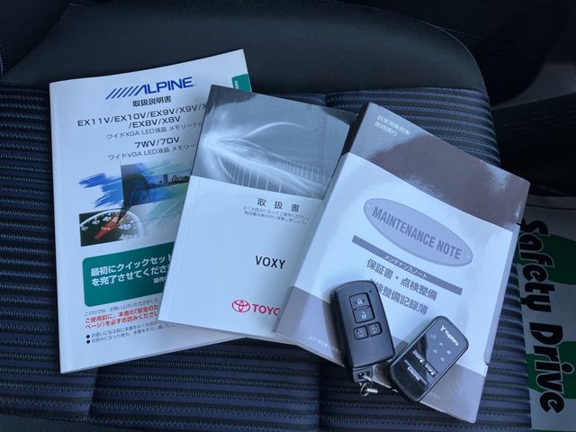 TOYOTA VOXY 4WD 2017