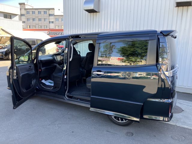 TOYOTA VOXY 4WD 2017