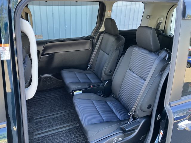 TOYOTA VOXY 4WD 2017