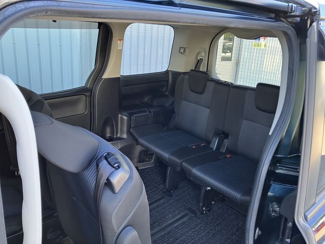 TOYOTA VOXY 4WD 2017