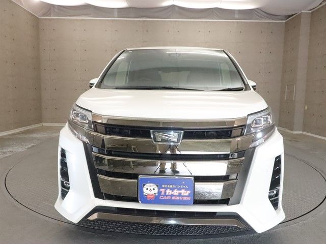 TOYOTA NOAH 2019