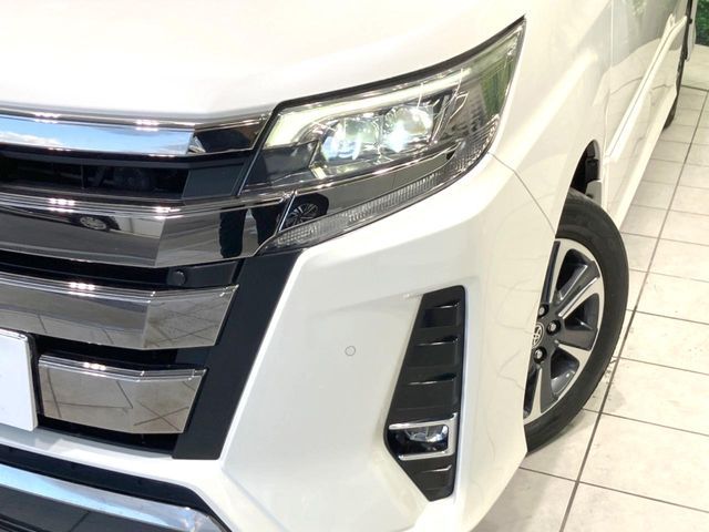 TOYOTA NOAH 2019