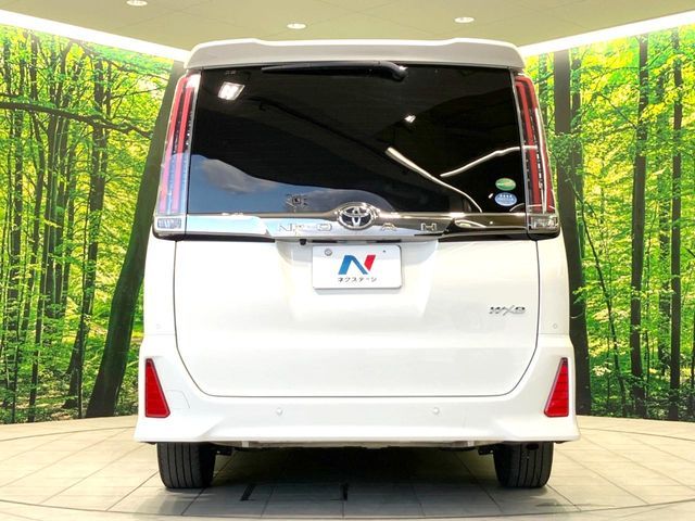 TOYOTA NOAH 2019