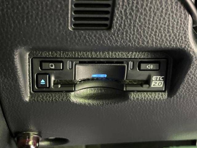 TOYOTA VOXY HYBRID 2023