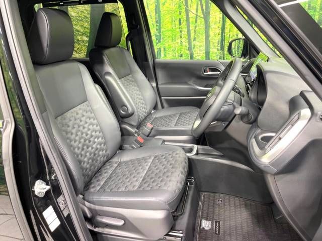 TOYOTA VOXY HYBRID 2023