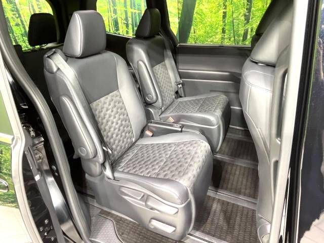 TOYOTA VOXY HYBRID 2023