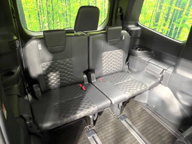 TOYOTA VOXY HYBRID 2023