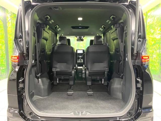 TOYOTA VOXY HYBRID 2023