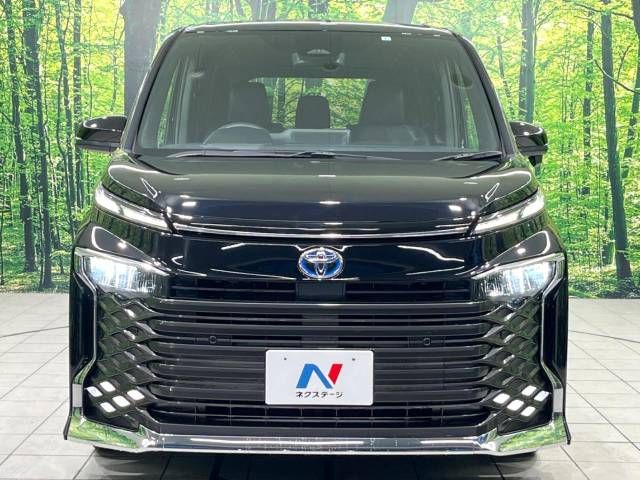 TOYOTA VOXY HYBRID 2023