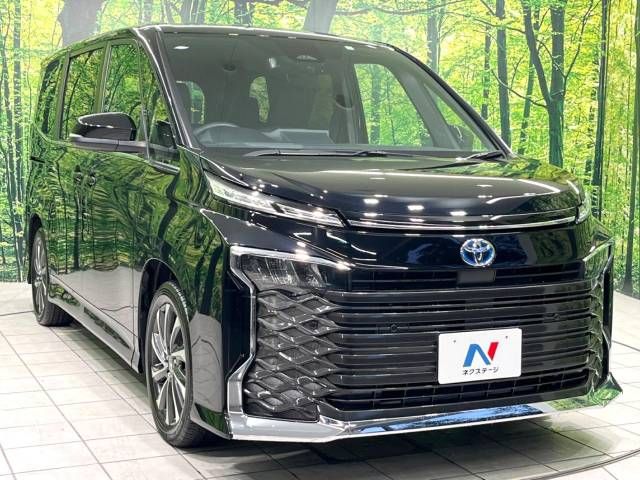 TOYOTA VOXY HYBRID 2023