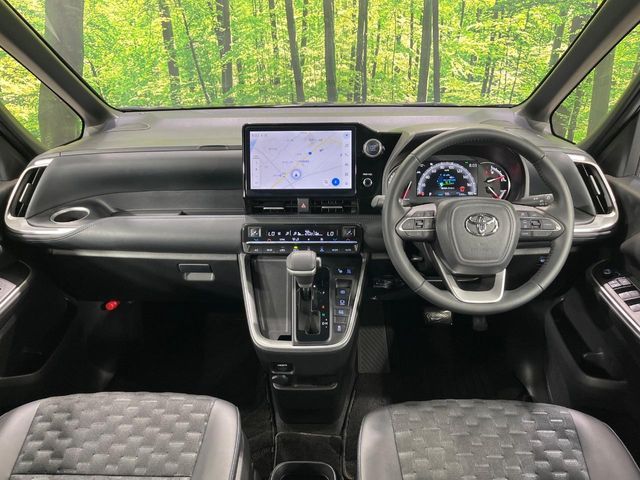 TOYOTA VOXY 4WD 2023