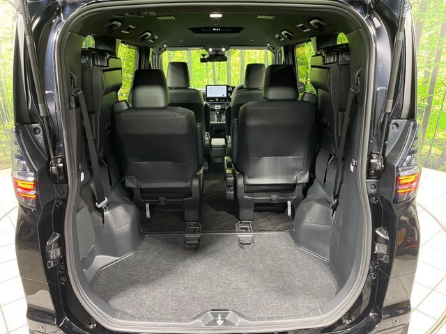 TOYOTA VOXY 4WD 2023