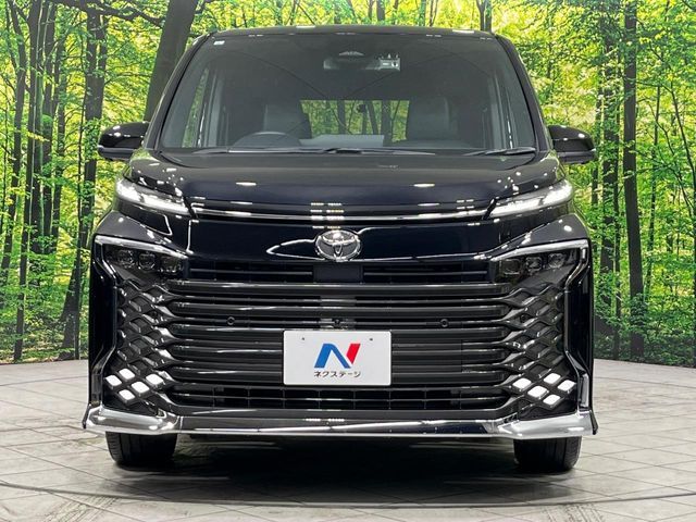 TOYOTA VOXY 4WD 2023