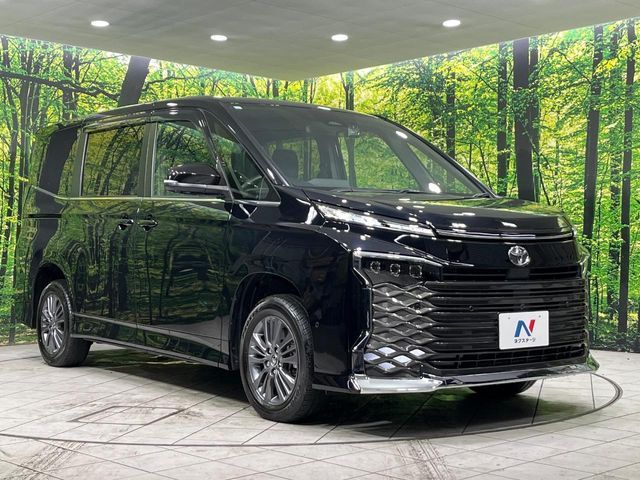 TOYOTA VOXY 4WD 2023