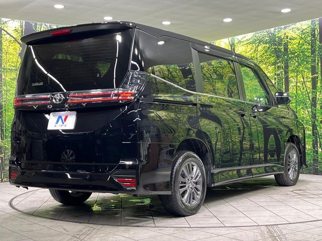 TOYOTA VOXY 4WD 2023