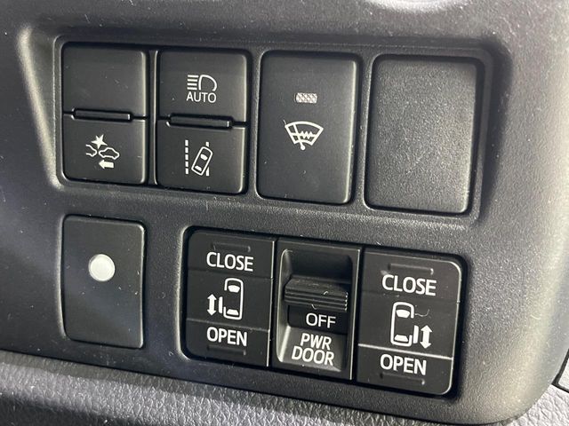 TOYOTA VOXY 4WD 2020