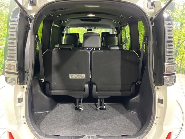 TOYOTA VOXY 4WD 2020