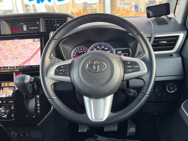 TOYOTA ROOMY 2017